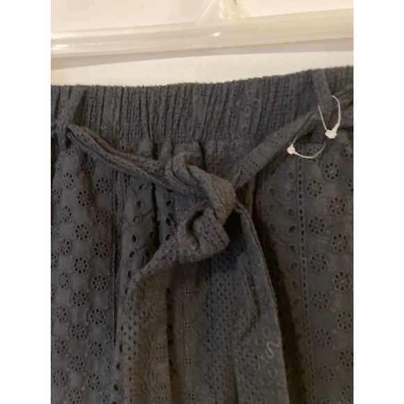 Blank NYC‎ black Eyelet shorts size M NWT elastic waist - Picture 2 of 6